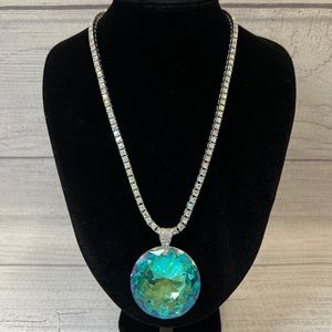 Aurora Borealis Pendant and Necklace (4144215)